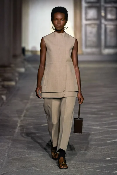 Look 9